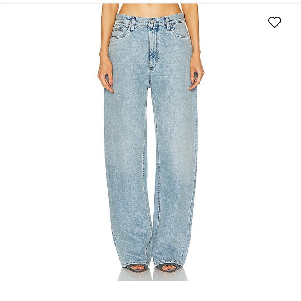 EZR wide leg, relaxed fit jeans.